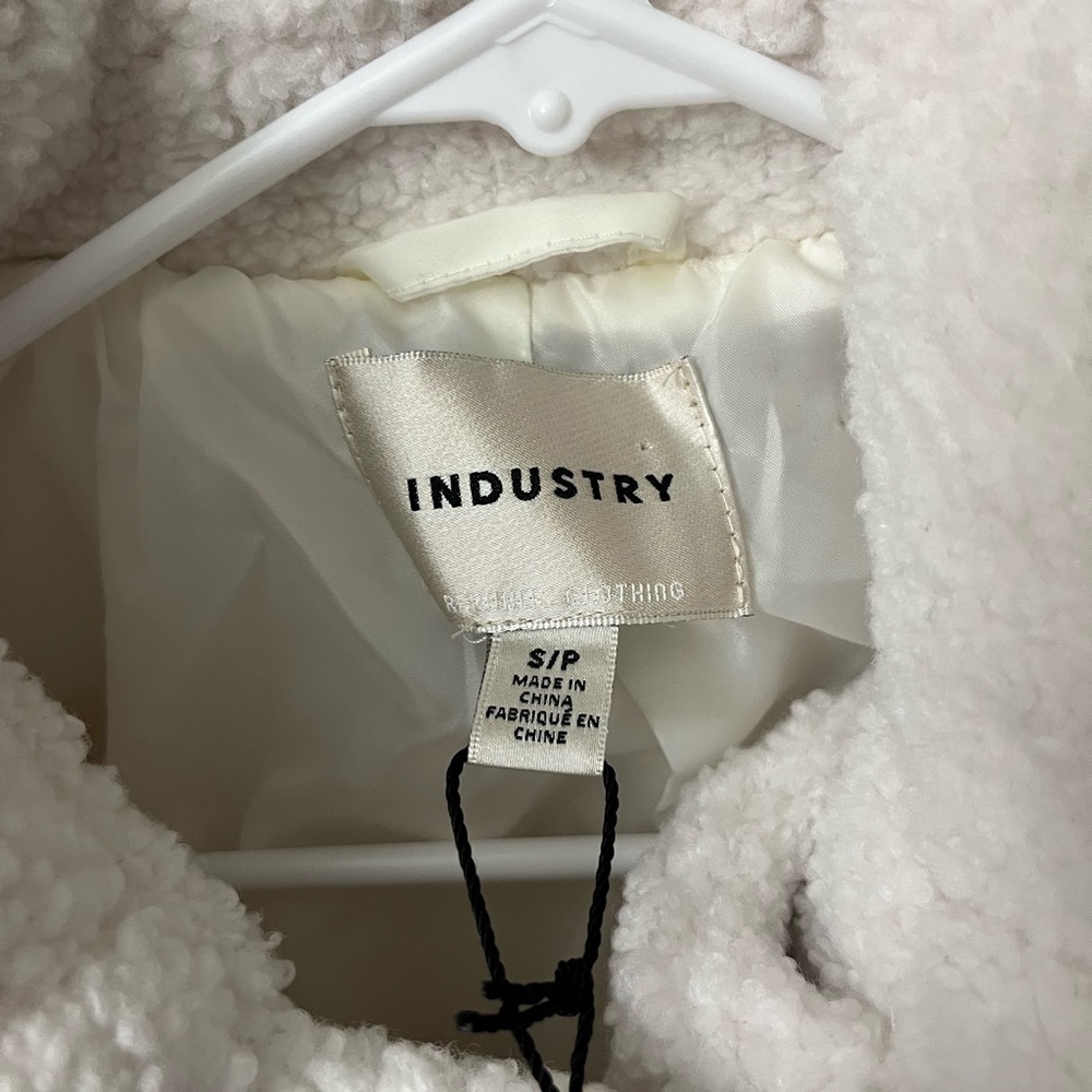 Women's White Sherpa Jacket - Picture 4 of 8